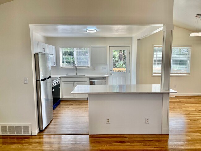 Building Photo - New on the Market!