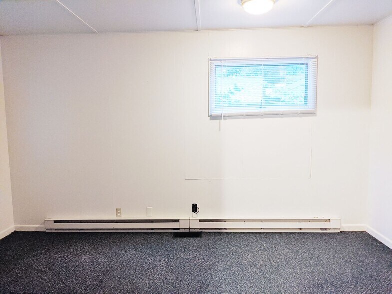 Building Photo - 214 S Hillsdale Ct