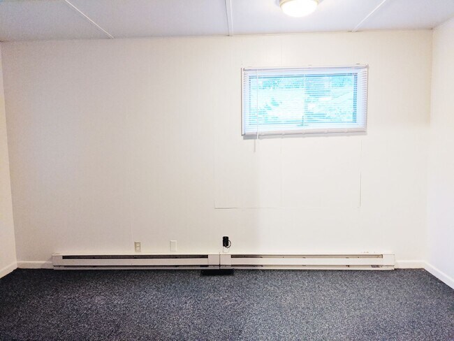 Building Photo - 214 S Hillsdale Ct