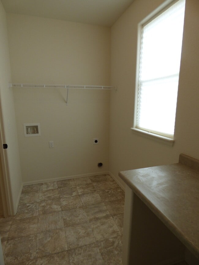 Building Photo - Two Story, 3 Bedroom Home in Village East Subdivision in Windsor
