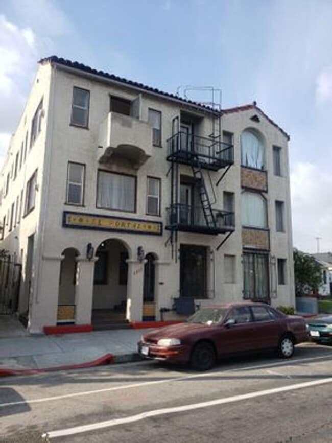 Interior Photo - 1147 Broad Ave. (El Portal)
