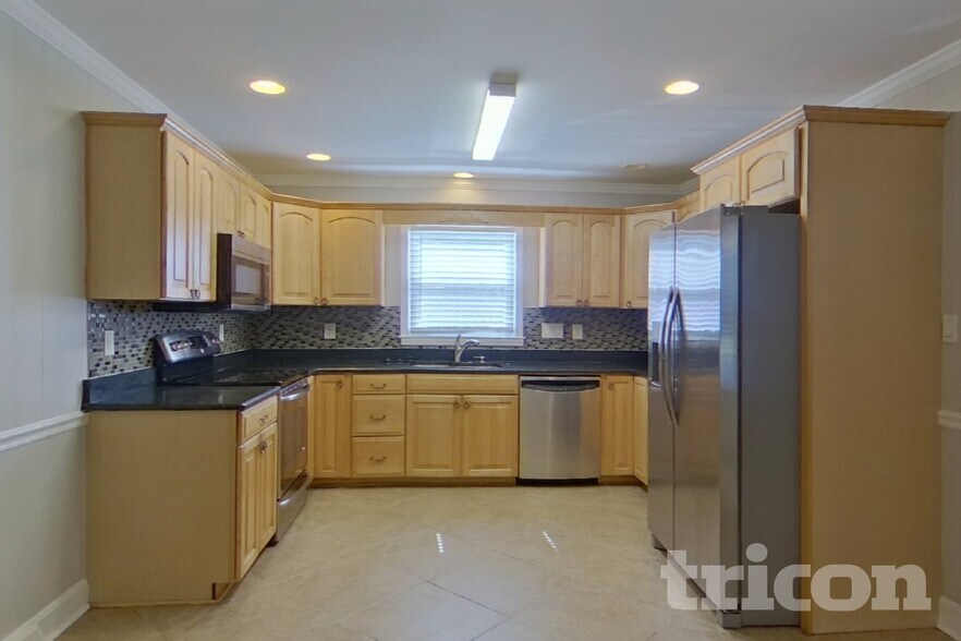 Building Photo - 7133 Starvalley Dr