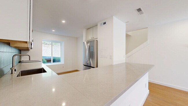 Building Photo - 50 Corte Real