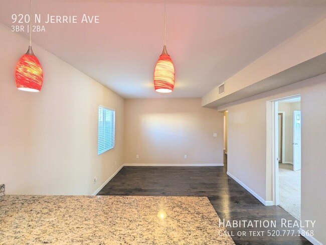 Building Photo - 920 N Jerrie Ave