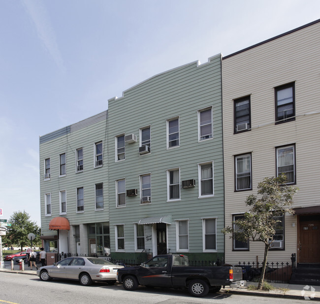 Primary Photo - 730 Lorimer St