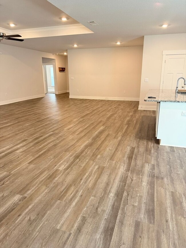 Building Photo - 4 bedroom 3 FULL bath home in Shoal River Landing...AVAILABLE JUNE 2026!