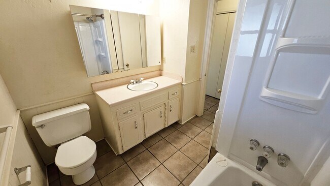 Building Photo - Charming 3-Bedroom Home in the Moore School District