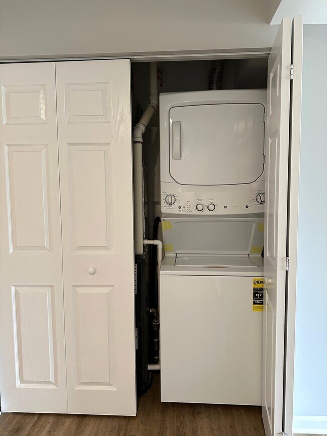 Building Photo - 201 Penny Ave