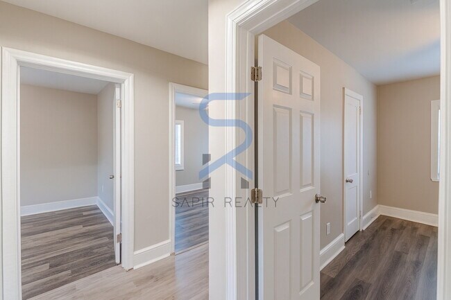 Building Photo - LIMITED-TIME OFFER! Apply today with NO APPLICATION FEE! Terms apply. Call (678) 487-7896, Option...