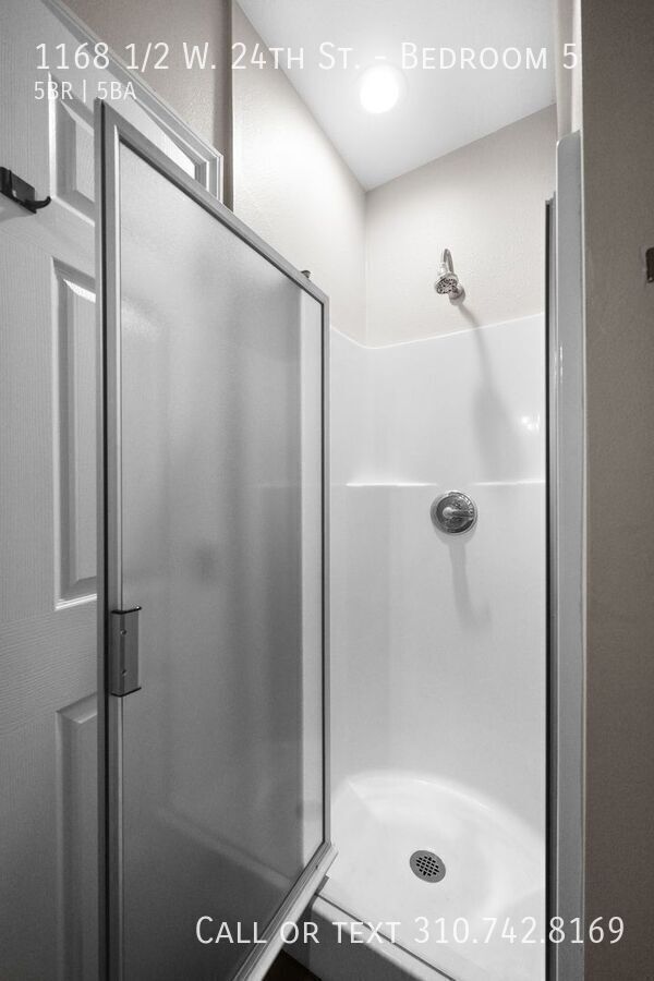 Building Photo - 1168 1/2 W. 24th St.-Bedroom 5