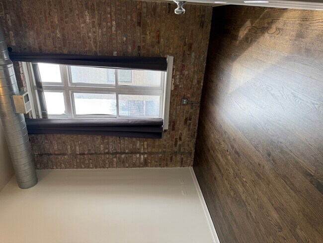 Building Photo - 949 N Willard Ct