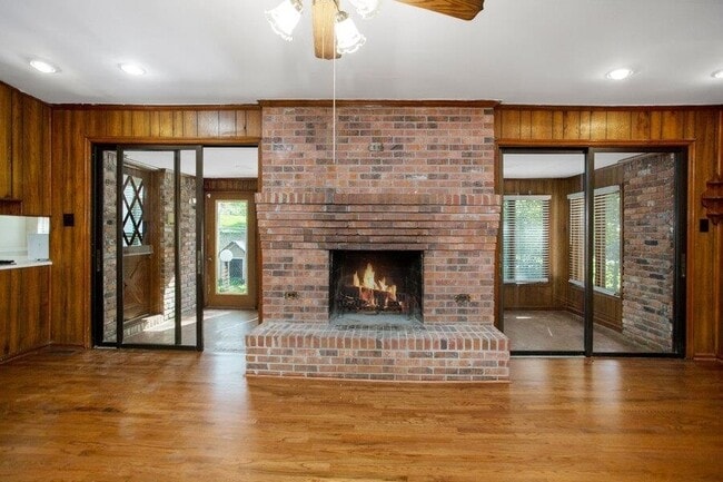 Building Photo - 2837 Hermosa Dr