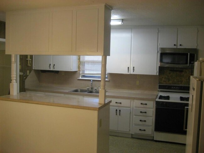 Building Photo - 169 Pine Song