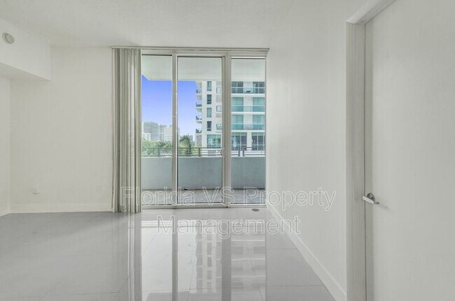 Building Photo - 350 NE 24th St