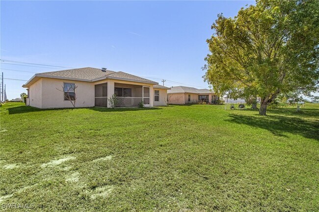 Building Photo - 2324 NE Juanita Pl