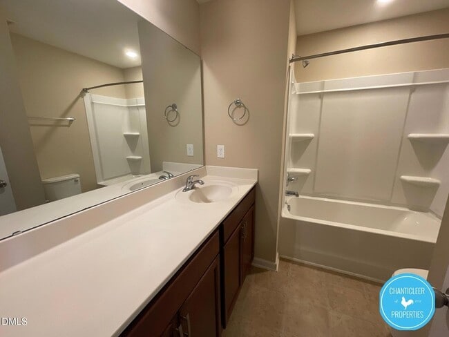 Building Photo - 17 S Grey Abbey Dr