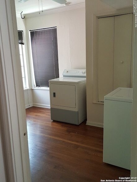 Building Photo - 230 E Mulberry Ave