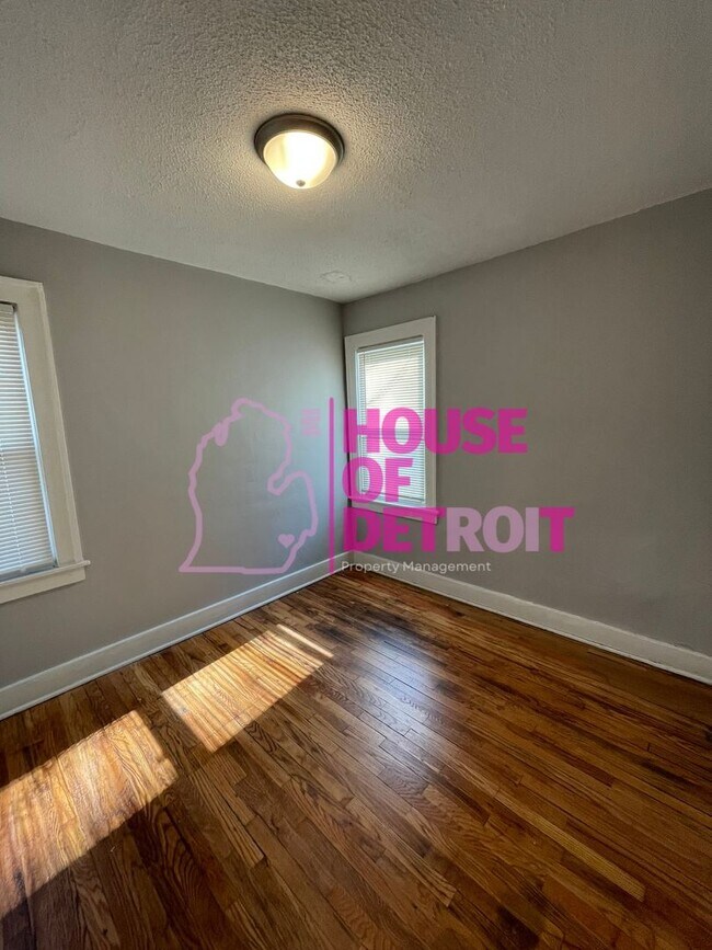 Building Photo - SECTION 8 ONLY | 4 BEDROOM | 3 BATH | FREE...