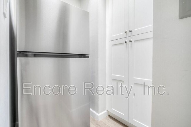 Building Photo - 303 3rd Ave