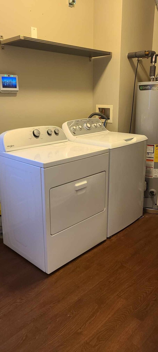 Building Photo - 549 N Belmont Ave