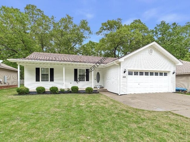 Building Photo - 303 May St