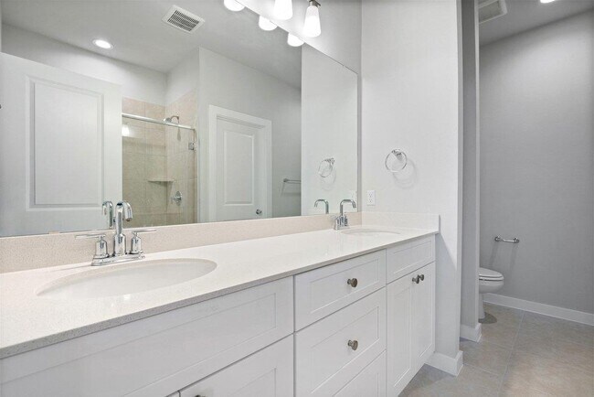 Building Photo - 2310 Castillo Dr