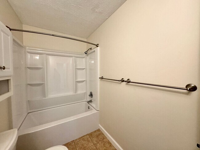 Building Photo - 3-Bedroom Townhome READY NOW!! Fresh Paint...