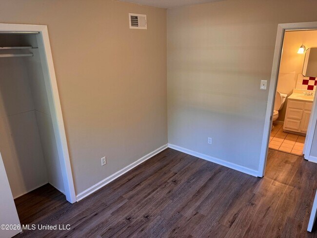 Building Photo - 8678 Yorktown Dr