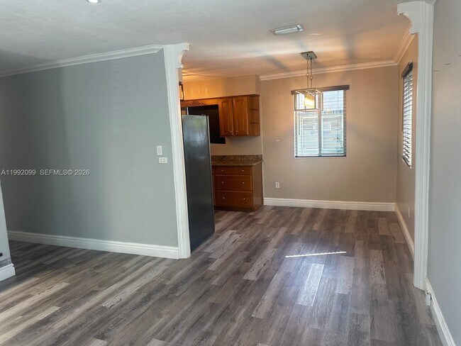 Building Photo - 1166 W 24th St