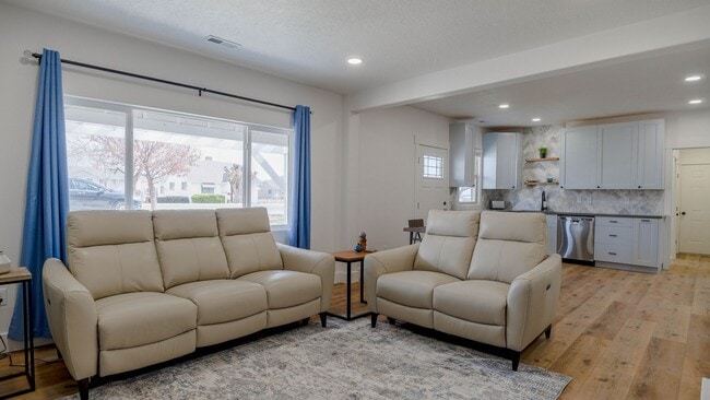 Building Photo - Fully furnished- Long and short term rental in Lehi! Boat and RV parking available.