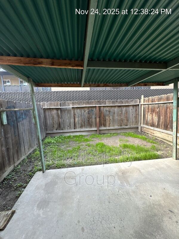 Building Photo - 1320 W Vassar Ave