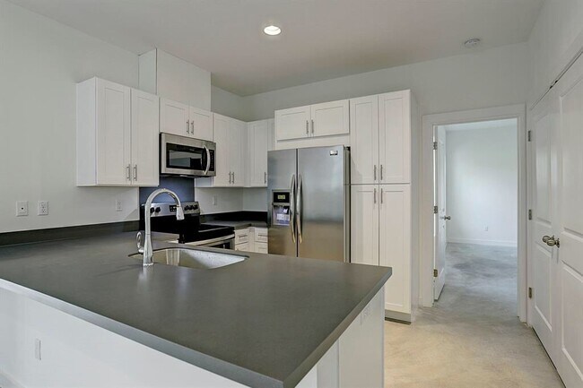 Building Photo - 6712 Cohn St