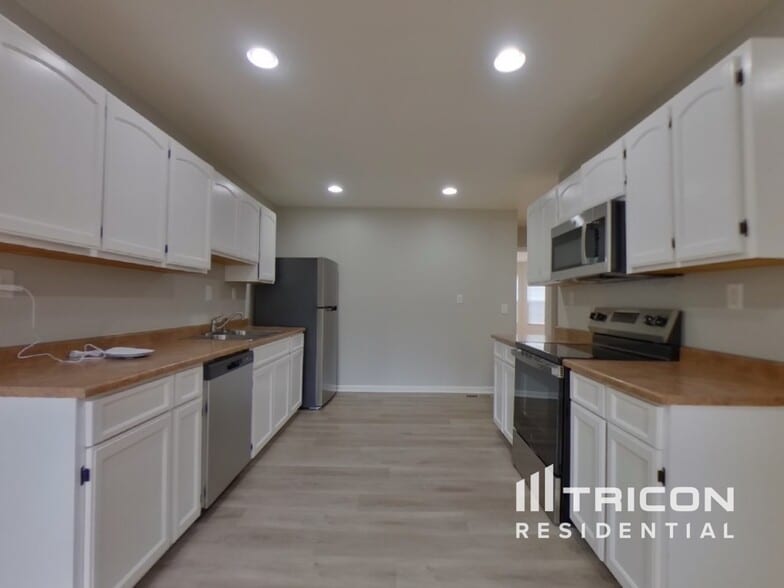 Building Photo - 211 Boxwood Ln