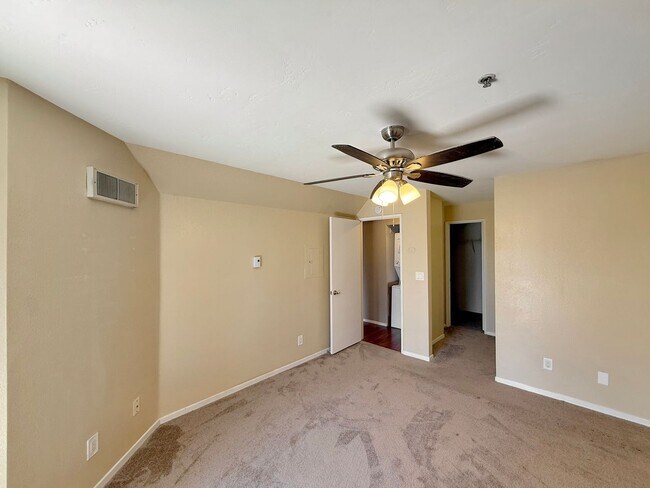 Building Photo - SD: Bright 2BD/2BA Condo in UTC with Community Pool, Gym & Reserved Parking