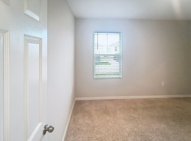 Building Photo - 12937 Camarillo Pl