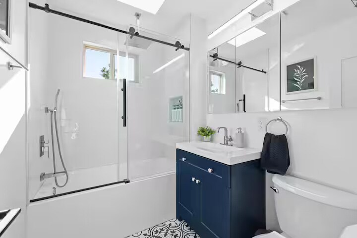 Building Photo - 3407 N Mountain View Dr