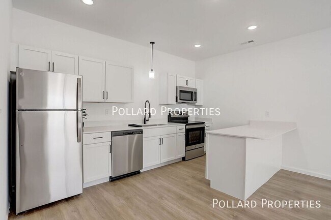 Building Photo - 822 Parkview Dr