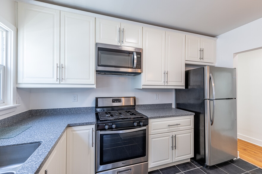 Building Photo - 232 N New Hampshire Ave