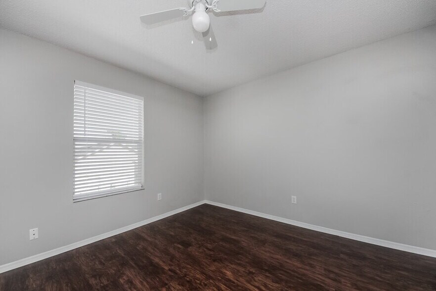 Building Photo - 3227 Brewster Dr