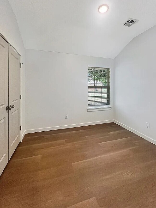 Building Photo - Modern 3-Bedroom Duplex Unit in Lawton