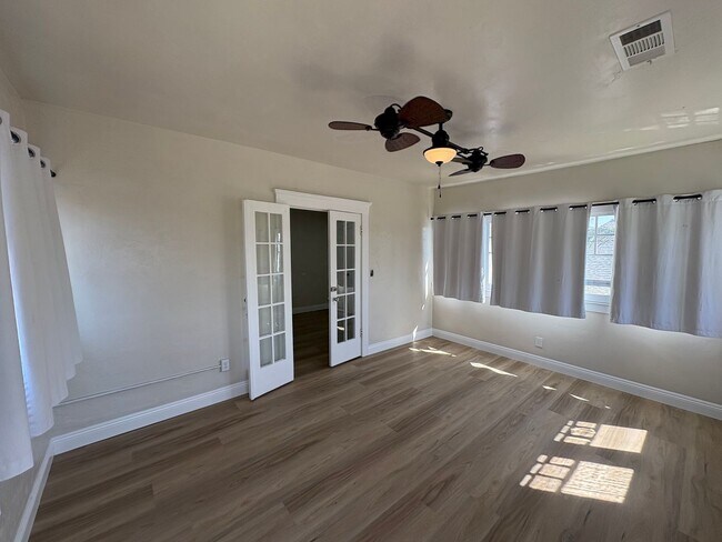 Building Photo - Beautiful 2 Story home Available coming soon!, pet friendly!