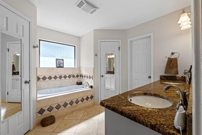 Building Photo - 10701 Leafwood Ln