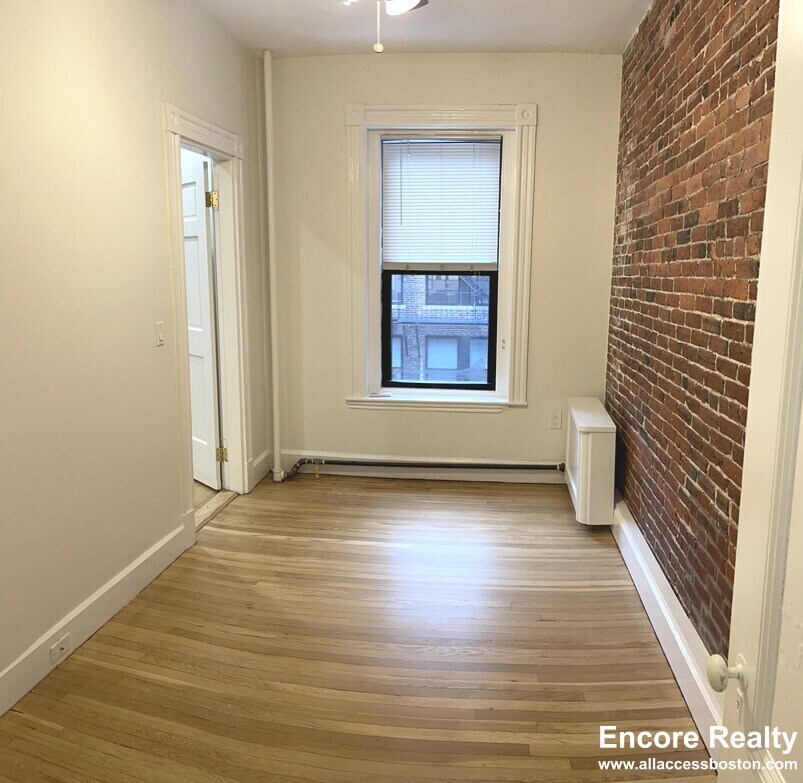 Building Photo - 174 Newbury St