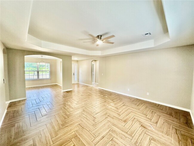 Building Photo - 6 Roessler Ln