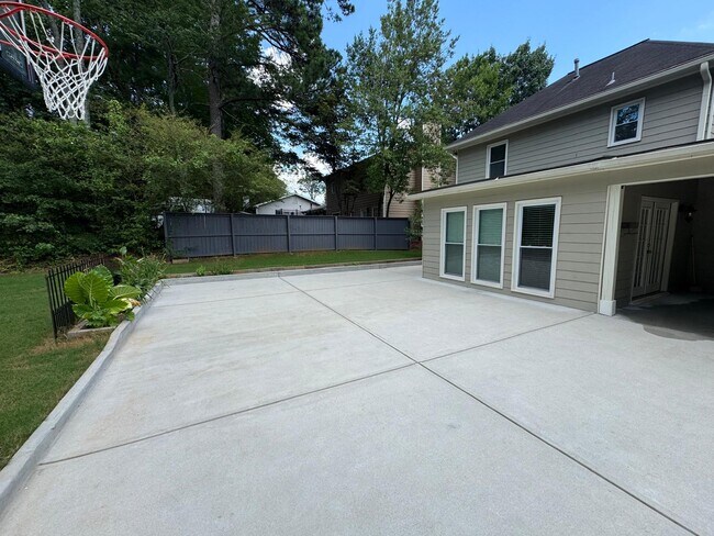 Building Photo - 965 Bass Ct N W
