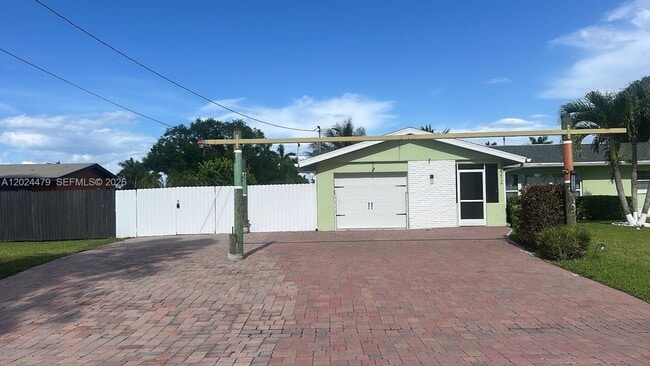 Building Photo - 2212 Club House Rd