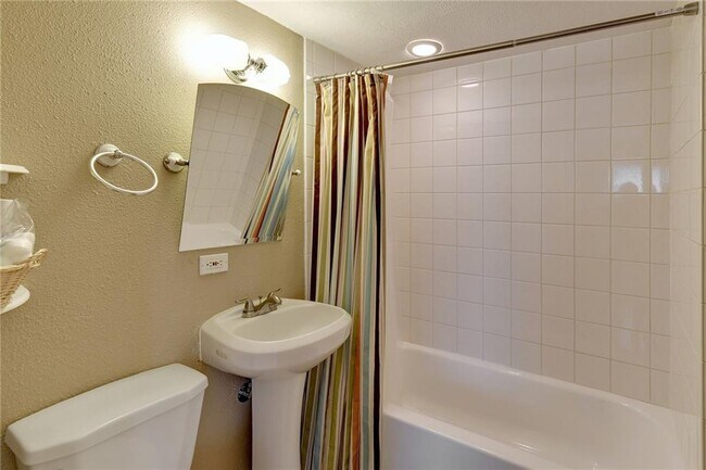 Building Photo - 510 Bulian Ln