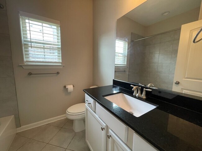 Building Photo - College Crossing beautiful home!