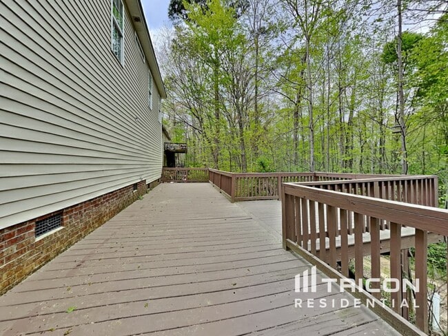 Building Photo - 3012 Brittany Dr