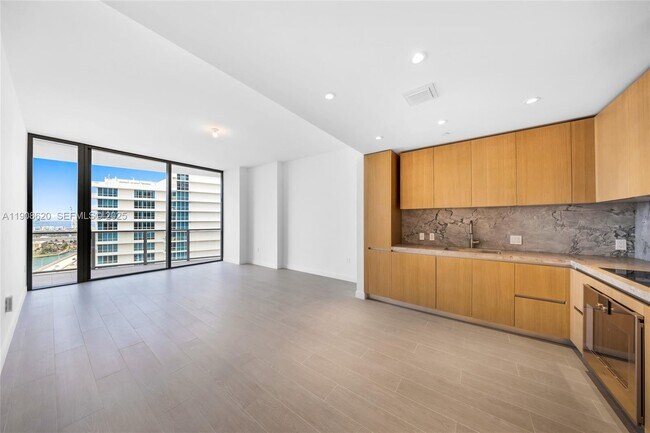 Building Photo - 500 Alton Rd